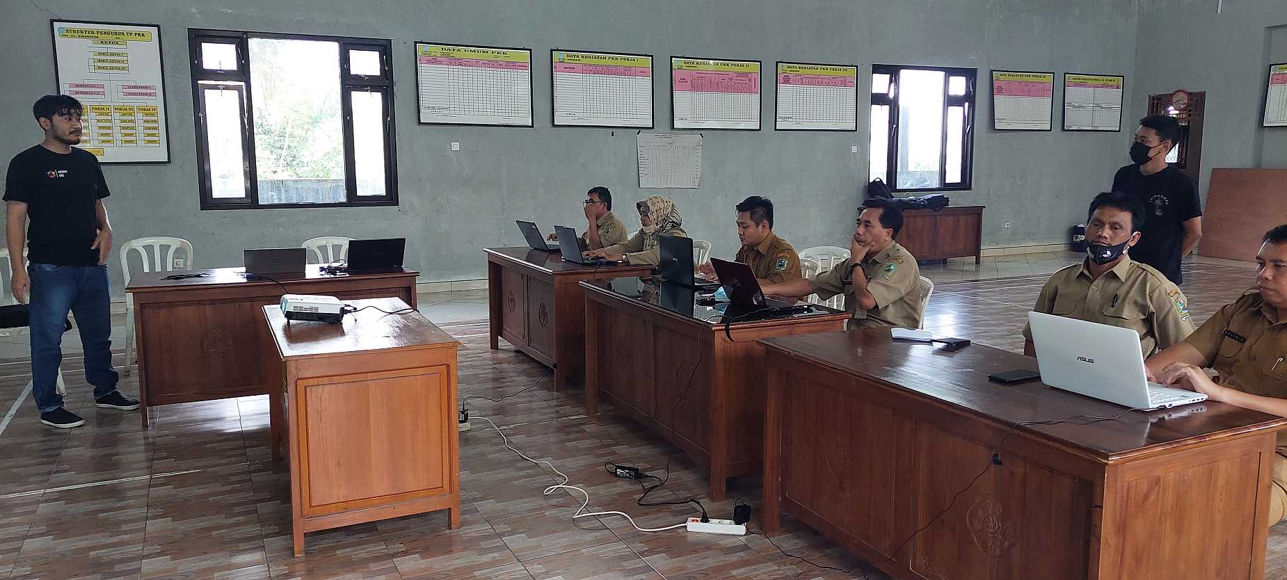Pendampingan dan Pelatihan Sistem Informasi Desa (SID) di Desa Karanganyar